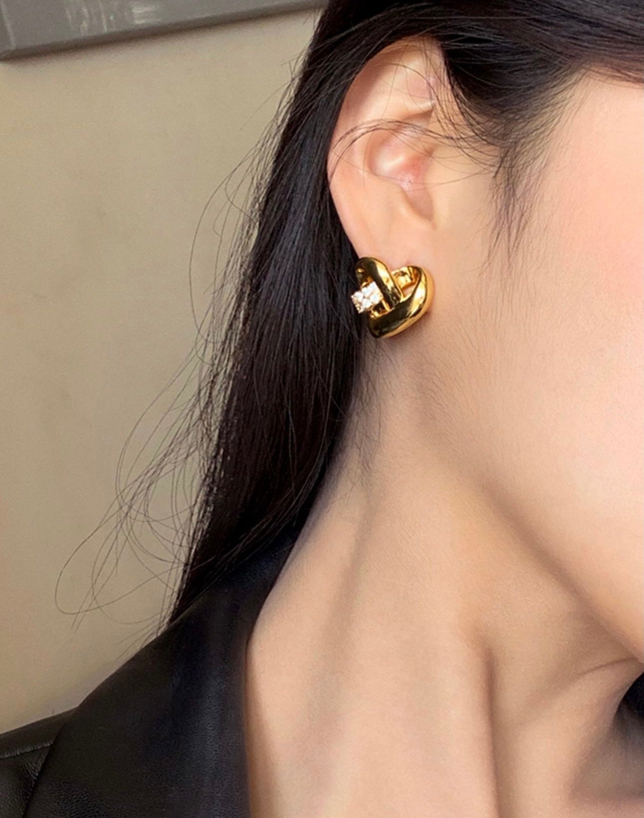 ROMANTIC STUDS