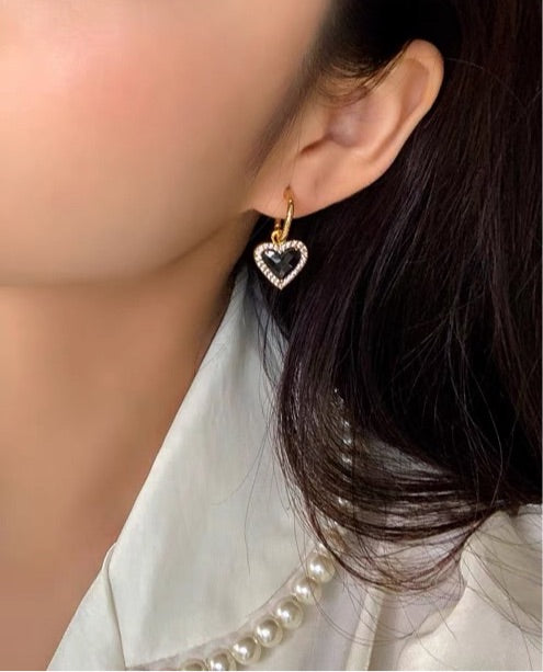 BLACK HEART EARRINGS