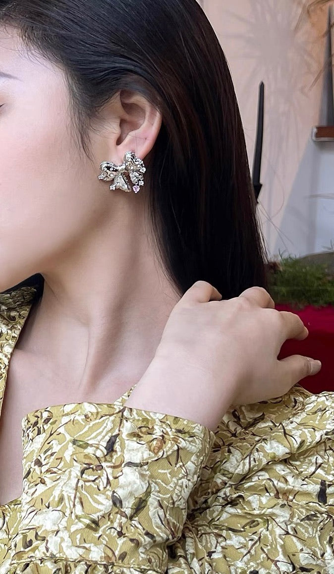 STUDDED BOW STUDS